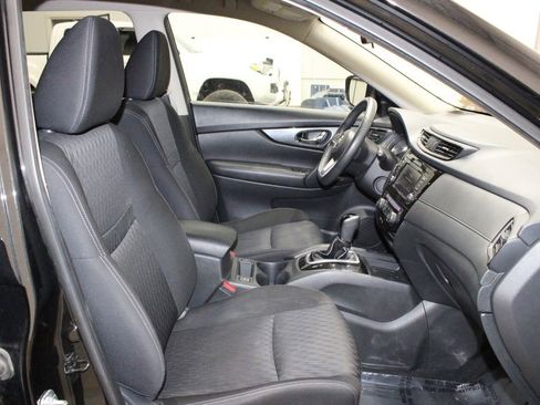 Used 2020 Nissan Rogue SV image 11