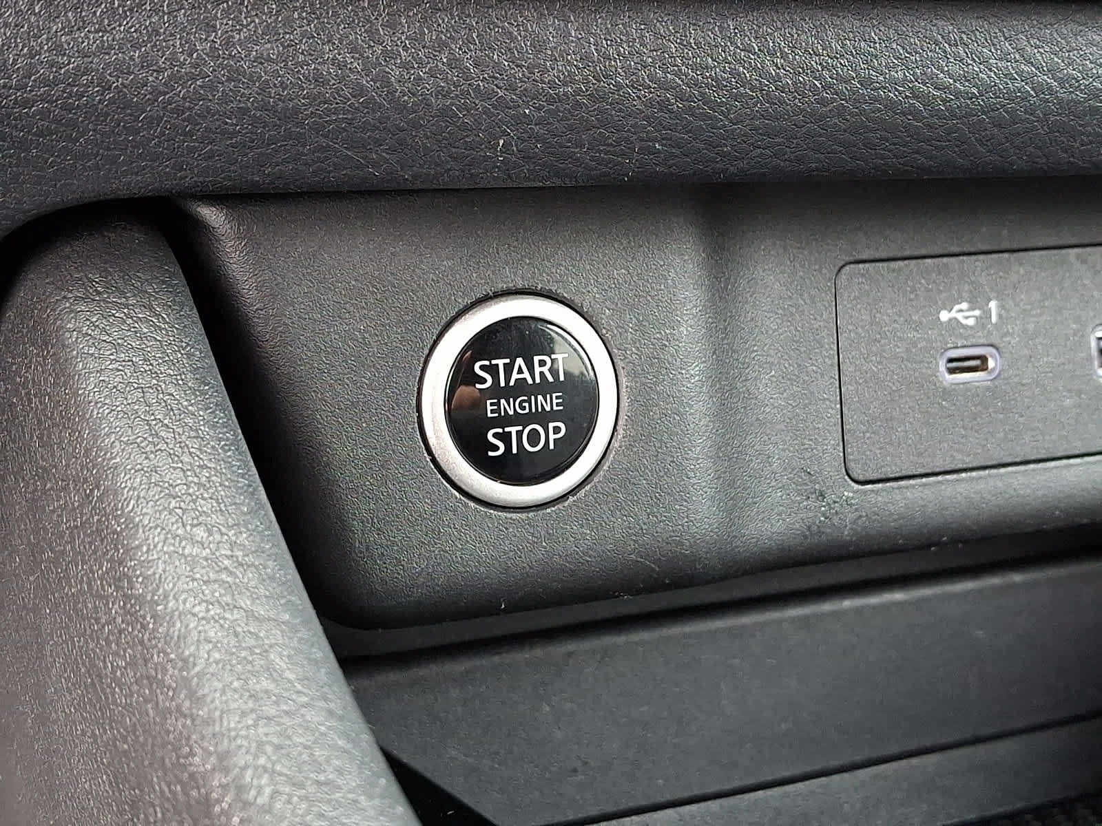 Used 2023 Nissan Rogue SV AWD/4WD image 25