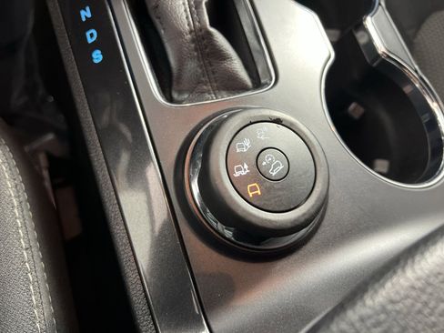 Used 2018 Ford Explorer XLT w/ Equipment Group 201A image 32