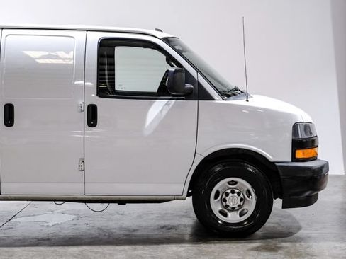 Used 2020 Chevrolet Express 2500 RWD image 19