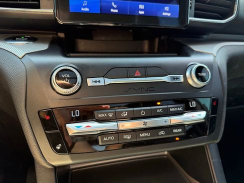 Used 2020 Ford Explorer XLT w/ Equipment Group 202A AWD/4WD image 17
