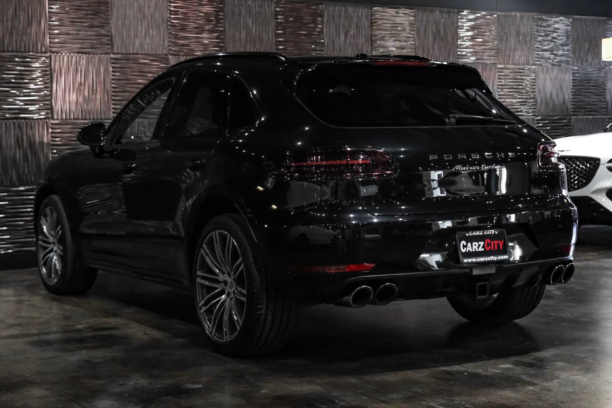 Used 2015 Porsche Macan Turbo AWD/4WD image 12