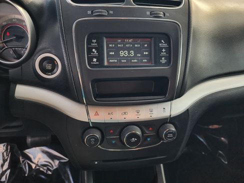 Used 2018 Dodge Journey SE image 19