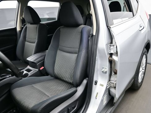 Used 2018 Nissan Rogue SV FWD image 12