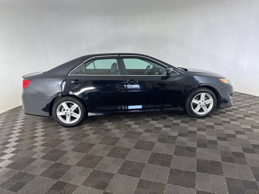 Used 2014 Toyota Camry SE FWD image 4
