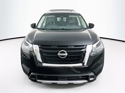 Used 2025 Nissan Pathfinder SL image 2