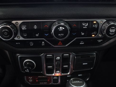 Used 2024 Jeep Gladiator Sport AWD/4WD image 20