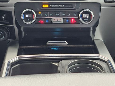 Used 2022 Ford F250 Lariat w/ Black Appearance Package image 13