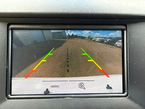 Used 2017 Ford Fusion SE FWD image 3