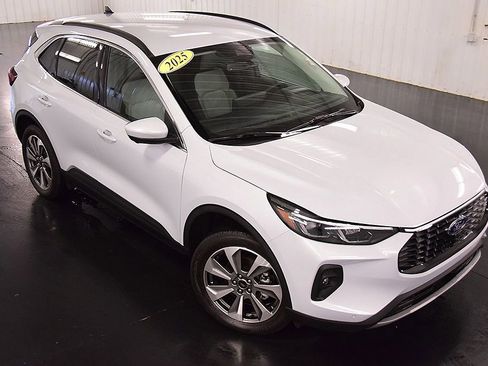 Used 2025 Ford Escape Platinum w/ Premium Technology Package AWD/4WD image 9