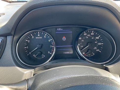 Used 2018 Nissan Rogue SV w/ Premium Package FWD image 15
