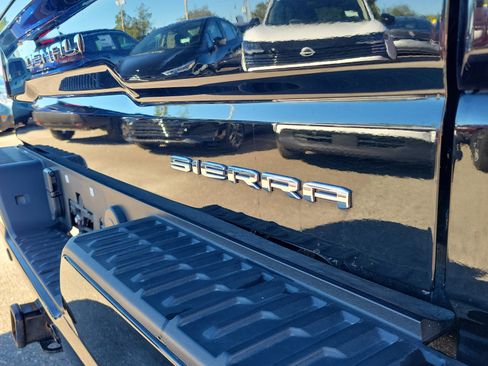 Used 2024 GMC Sierra 1500 Denali image 9