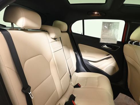 Used 2019 Mercedes-Benz GLA 250 4MATIC image 36
