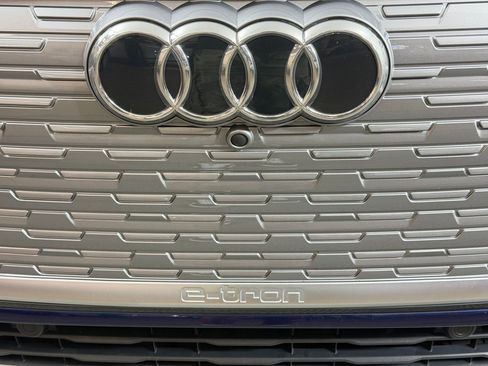 Used 2023 Audi Q4 e-tron Premium w/ Convenience Package RWD image 26
