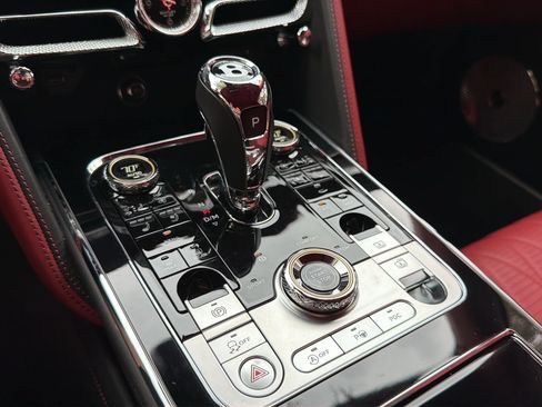 Certified 2022 Bentley Flying Spur V8 AWD/4WD image 30