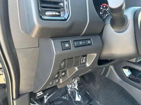 Used 2022 Nissan Frontier PRO-4X w/ Pro-4X Premium Package AWD/4WD image 16