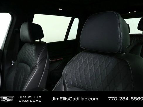 Used 2022 BMW X7 M50i image 6