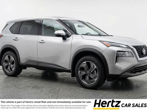 Used 2025 Nissan Rogue SV image 1
