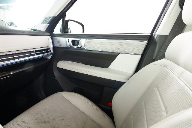 Used 2024 Hyundai Santa Fe Calligraphy AWD/4WD image 8