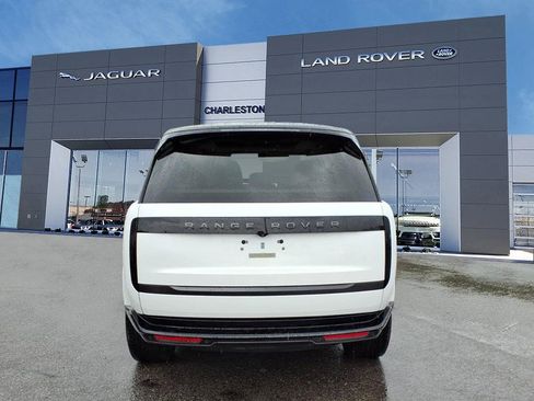 Used 2025 Land Rover Range Rover SE AWD/4WD image 4