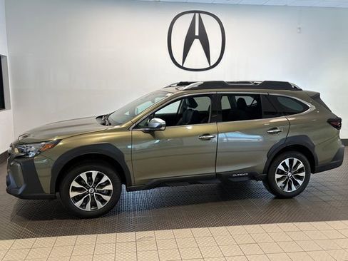 Used 2023 Subaru Outback Touring AWD/4WD image 3