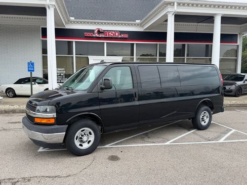 Used 2017 Chevrolet Express 3500 LT w/ LT Preferred Equipment Group RWD image 1