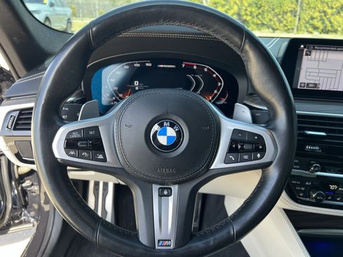 Used 2020 BMW M550i xDrive w/ Dynamic Handling Package image 17