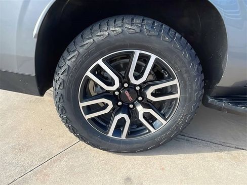 Used 2022 GMC Yukon XL AT4 w/ Max Trailering Package image 9