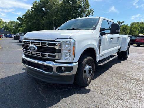 Used 2024 Ford F350 XLT AWD/4WD image 2