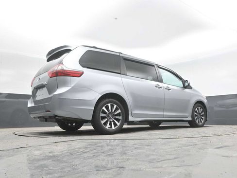 Used 2020 Toyota Sienna XLE w/ XLE Navigation Package AWD/4WD image 34
