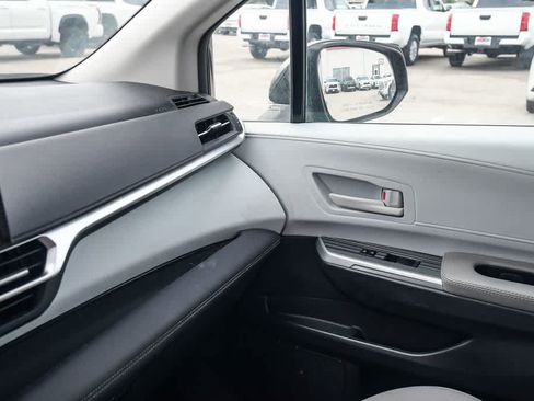 Used 2025 Toyota Sienna LE FWD image 22