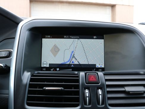 Used 2015 Volvo XC60 T5 Platinum image 31