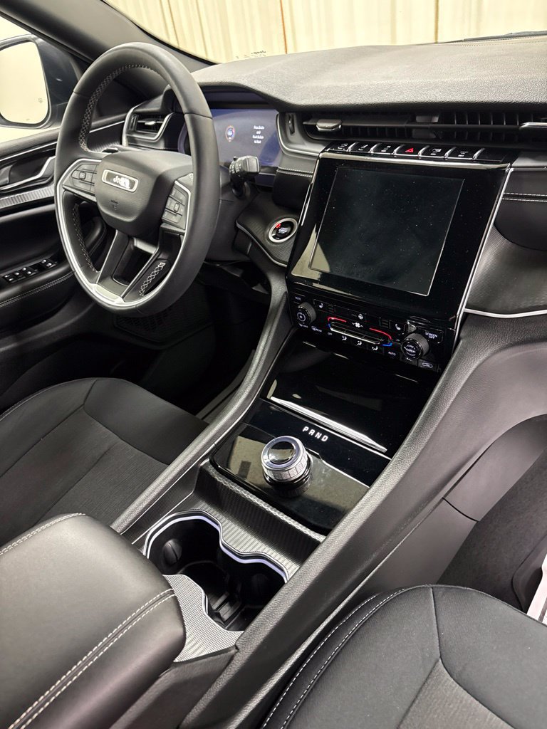 Used 2024 Jeep Grand Cherokee Laredo X w/ Luxury Tech Group I AWD/4WD image 25
