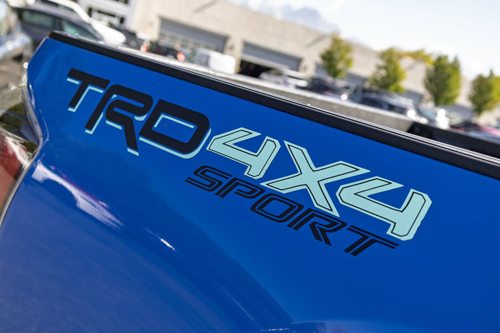 Used 2021 Toyota Tacoma TRD Sport w/ TRD Premium Sport Package AWD/4WD image 4