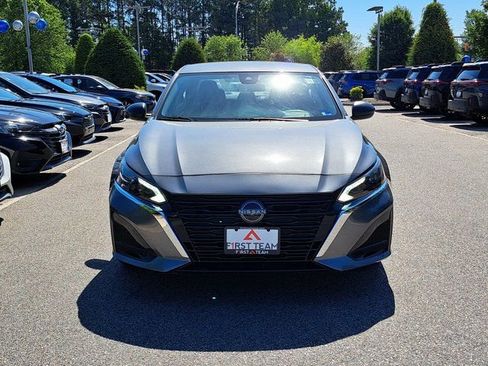 Used 2024 Nissan Altima 2.5 SV FWD image 3