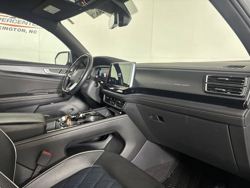 Used 2024 Volkswagen Atlas Cross Sport SEL Premium R-Line AWD/4WD image 29