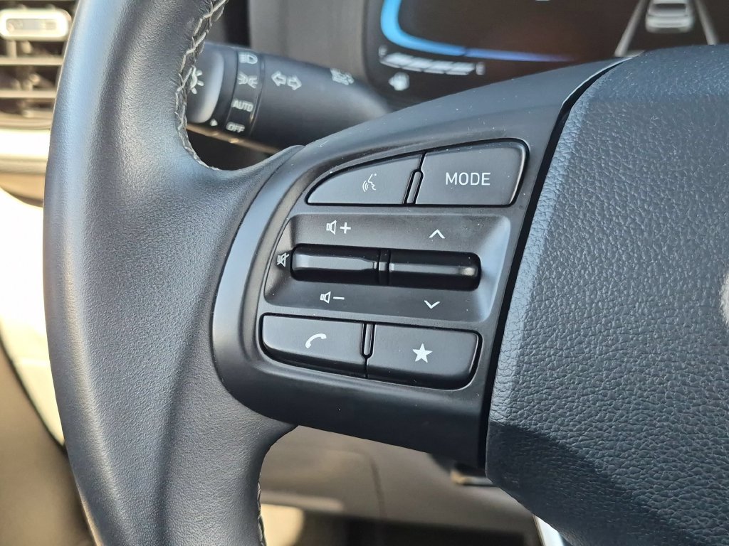 Used 2025 Hyundai Venue SEL FWD image 21