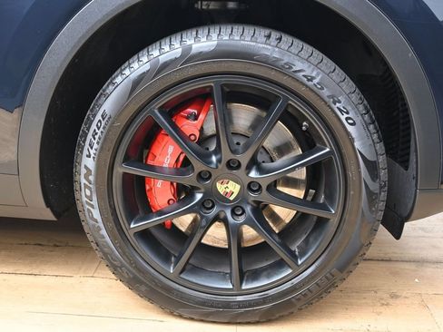 Used 2021 Porsche Cayenne AWD/4WD image 15