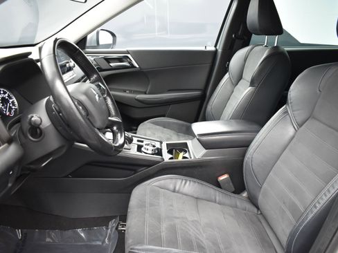 Used 2022 Mitsubishi Outlander SE image 10