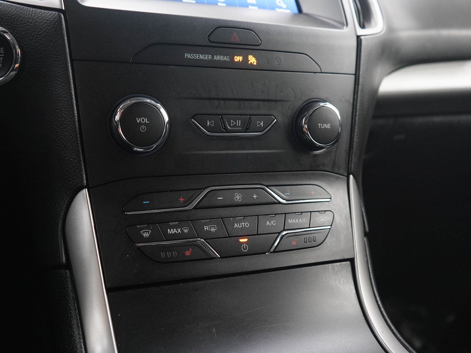Used 2019 Ford Edge SEL w/ Equipment Group 201A AWD/4WD image 23