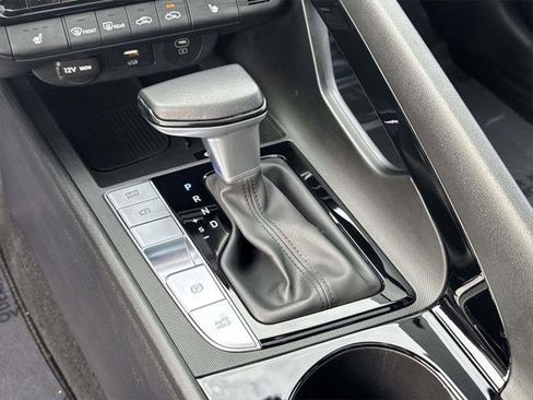 Certified 2025 Hyundai Elantra SEL image 30