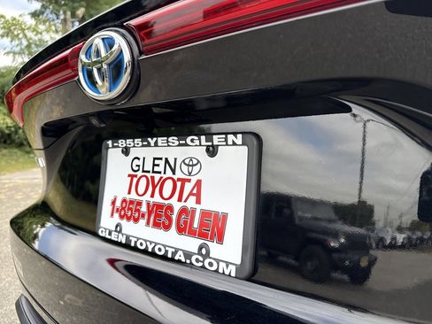 Used 2023 Toyota Venza LE image 15