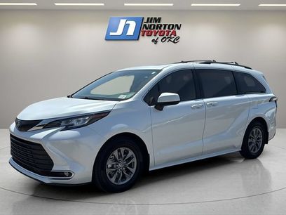 Used 2022 Toyota Sienna XLE