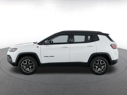 Used 2025 Jeep Compass Trailhawk AWD/4WD image 4