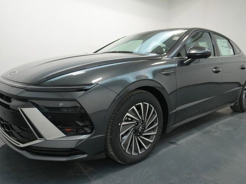 New 2025 Hyundai Sonata Limited image 4