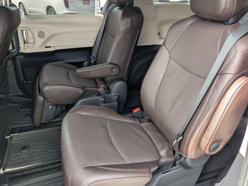 Used 2024 Toyota Sienna Platinum FWD image 14