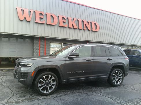 Used 2022 Jeep Grand Cherokee Overland w/ Luxury Tech Group IV AWD/4WD image 1
