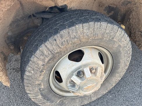 Used 2024 Chevrolet Silverado 3500 LT w/ Convenience Package image 2