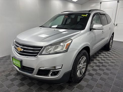 Used 2017 Chevrolet Traverse LT w/ Traveler's Package AWD/4WD image 3