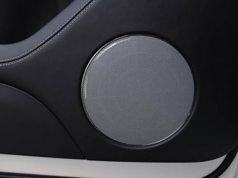 Used 2017 Bentley Bentayga image 65